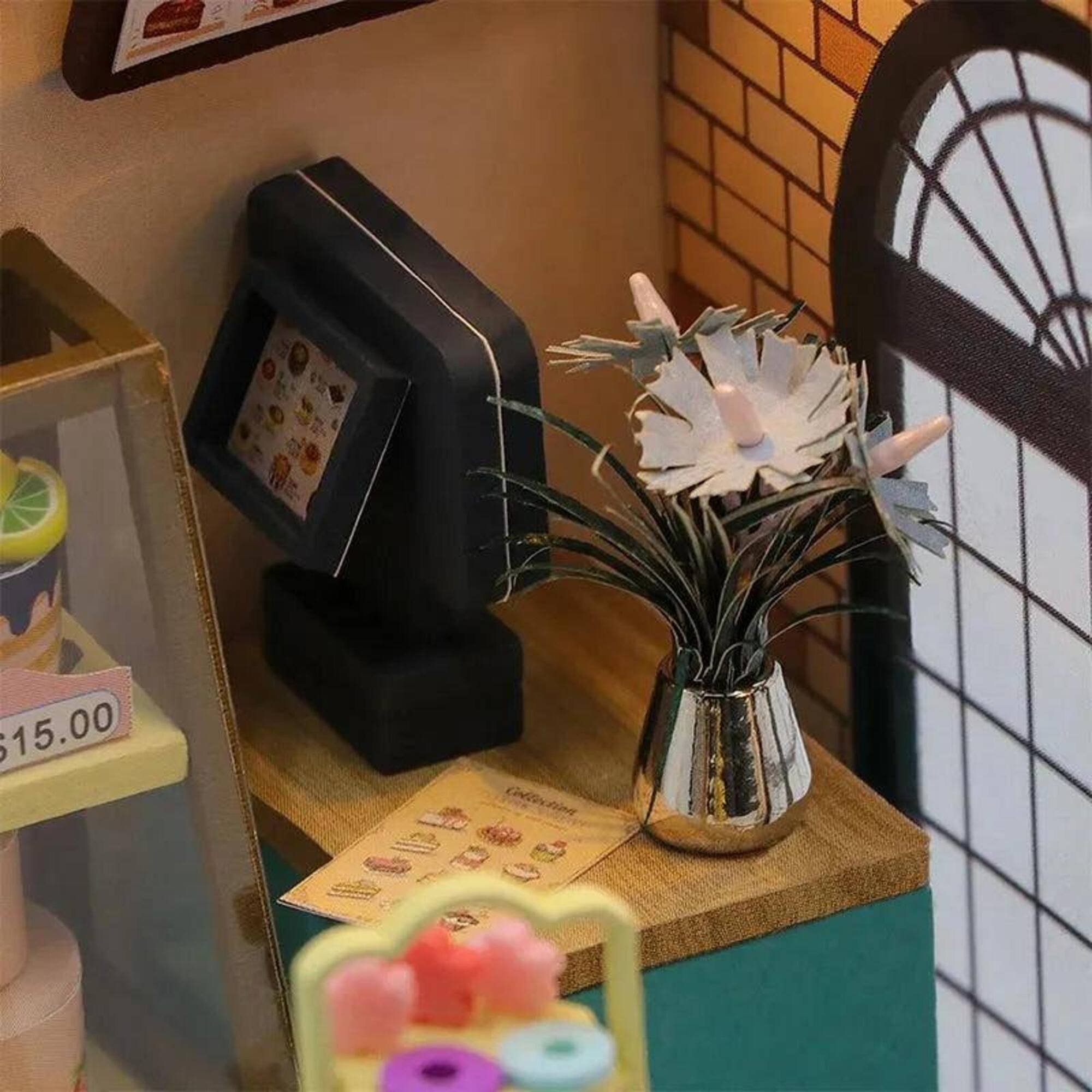 Wizardi Dessert Café Miniature Dollhouse Roombox Kit